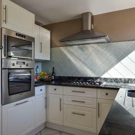 In With Garden Holiday home Epiniac